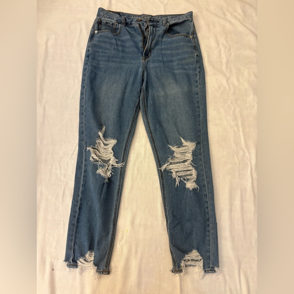 American Eagle Ripped Mom Jeans Size 6
